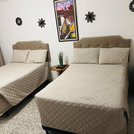Hostal Los Volcanes Guatemala City Ngoại thất bức ảnh