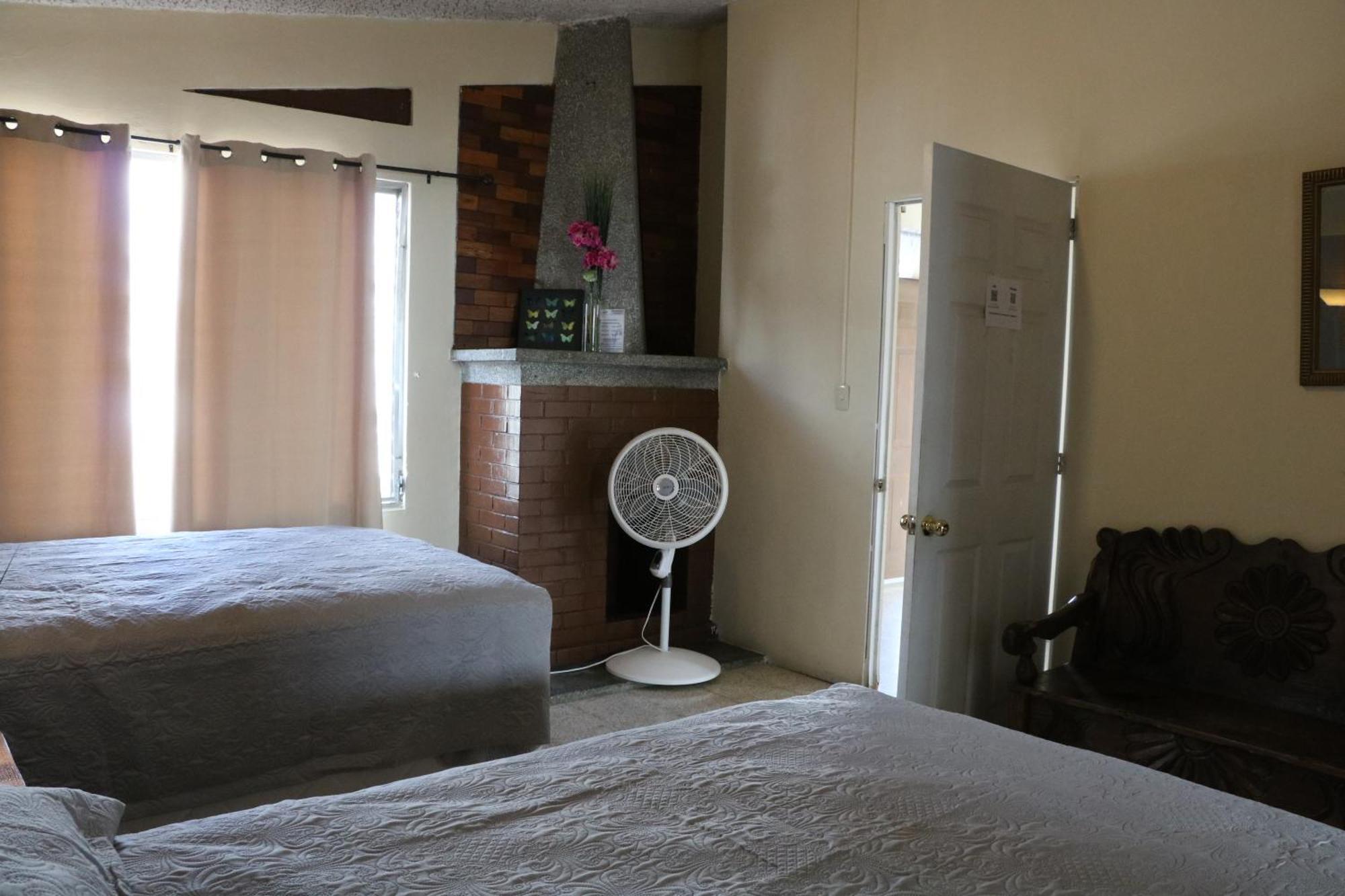 Hostal Los Volcanes Guatemala City Ngoại thất bức ảnh