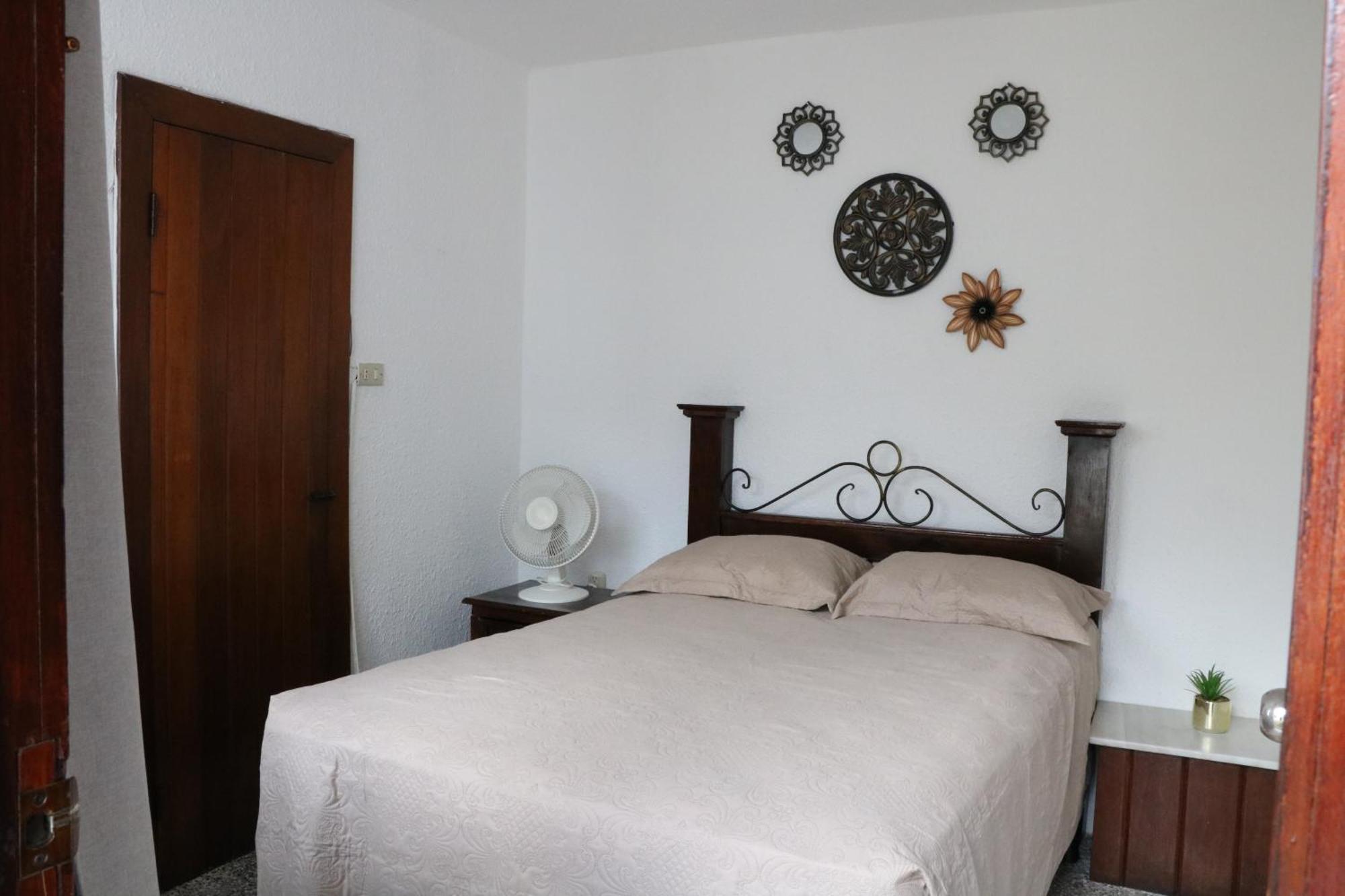 Hostal Los Volcanes Guatemala City Ngoại thất bức ảnh