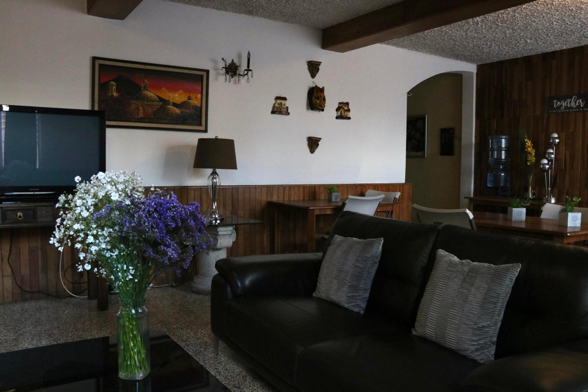 Hostal Los Volcanes Guatemala City Ngoại thất bức ảnh