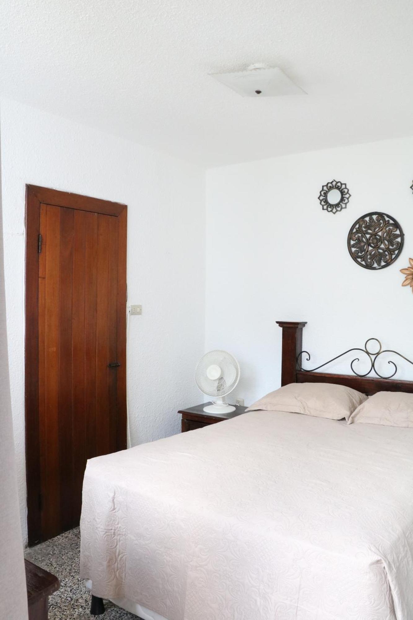 Hostal Los Volcanes Guatemala City Ngoại thất bức ảnh