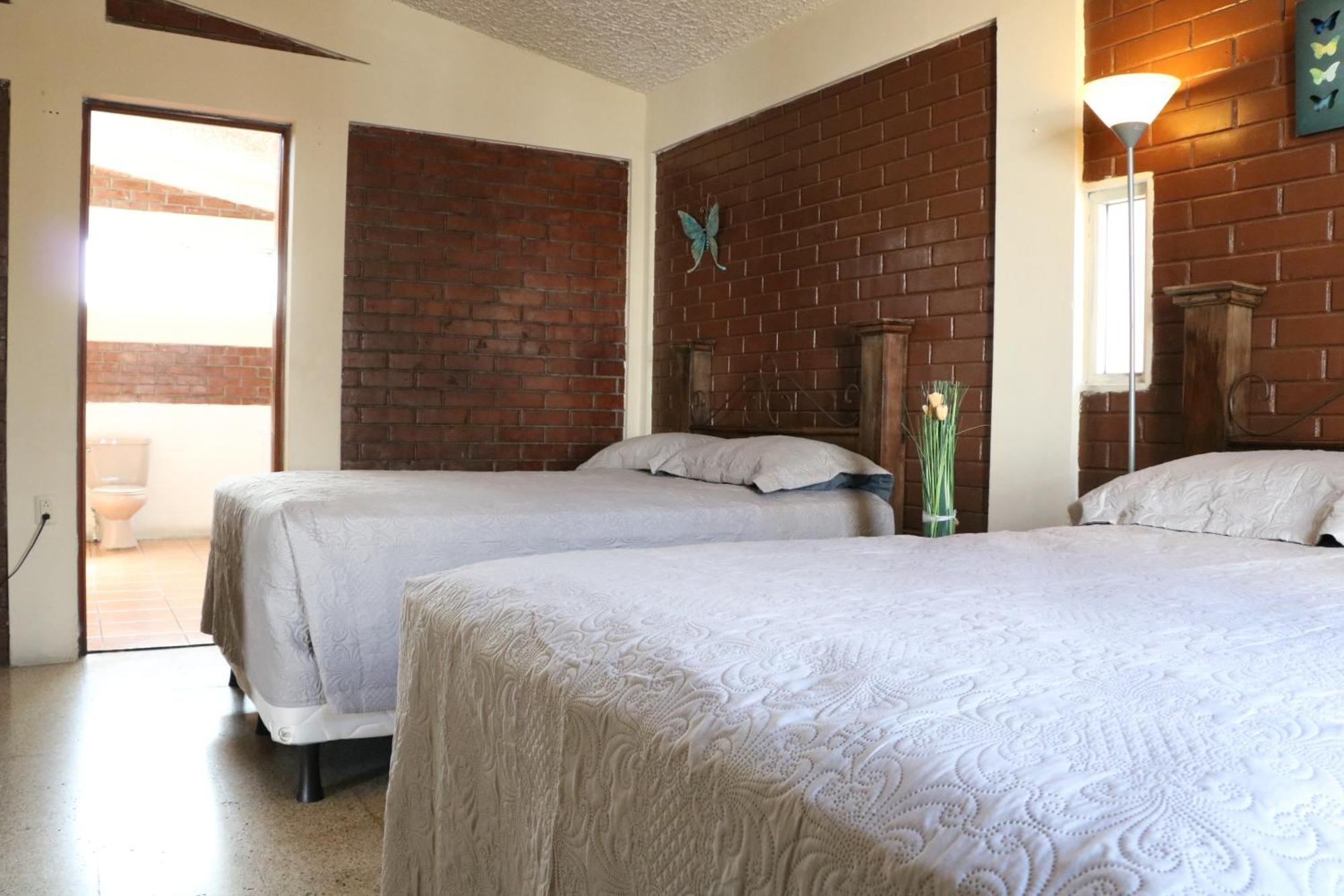 Hostal Los Volcanes Guatemala City Ngoại thất bức ảnh