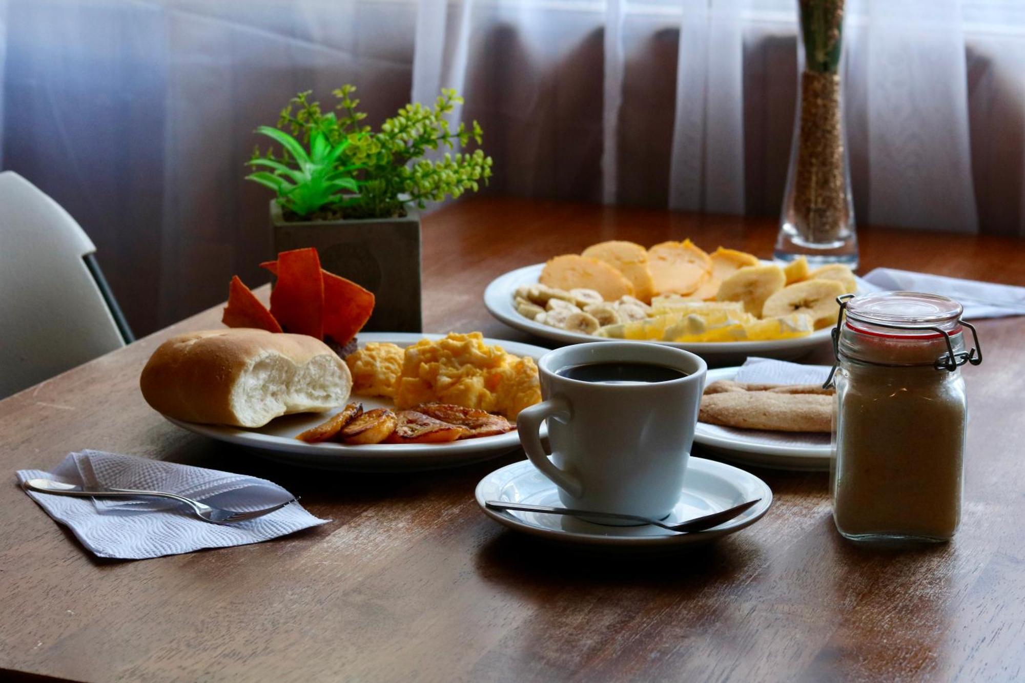 Hostal Los Volcanes Guatemala City Ngoại thất bức ảnh