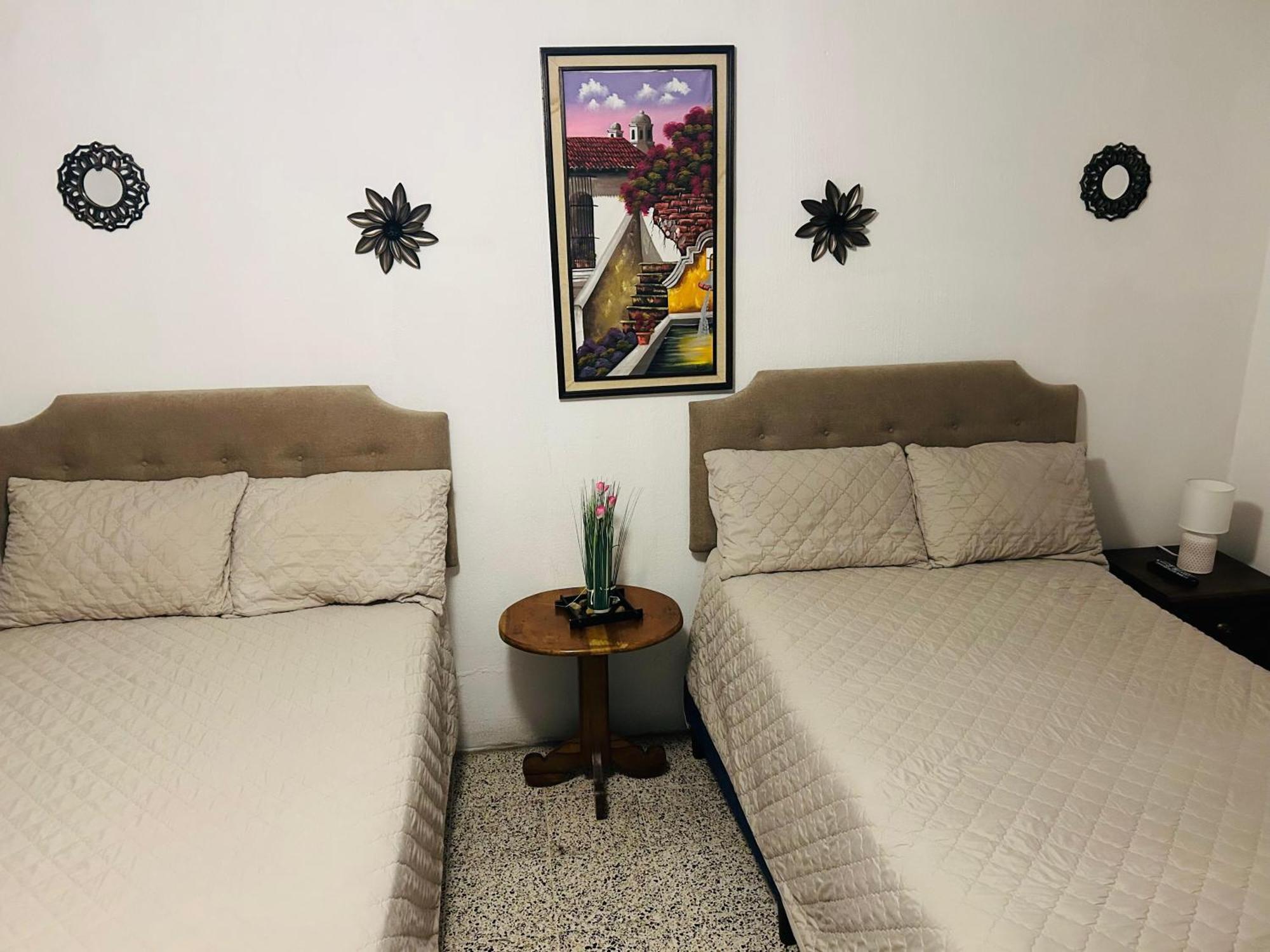 Hostal Los Volcanes Guatemala City Ngoại thất bức ảnh